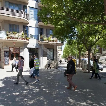 Familiar En Avenida Gaudi Apartment *